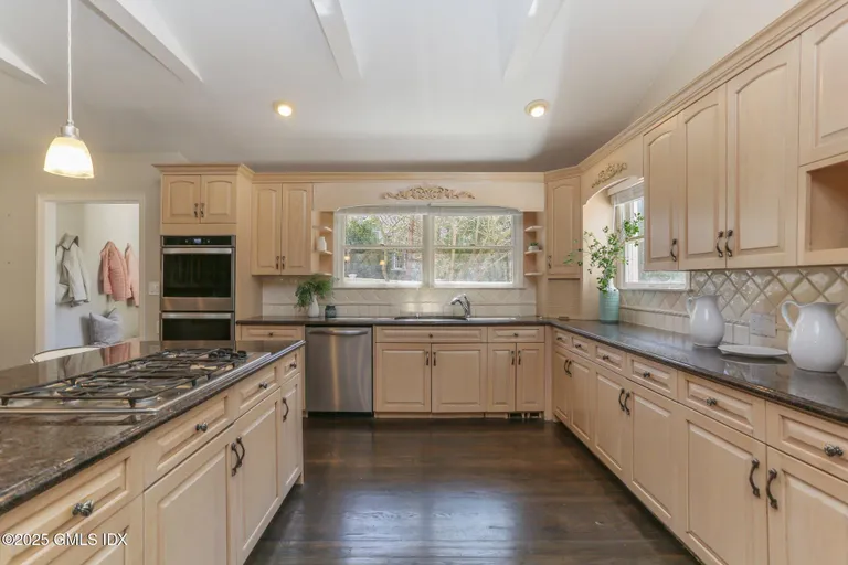 Greenwich Real Estate | View 16 Dandy Drive | room 7 | View 8