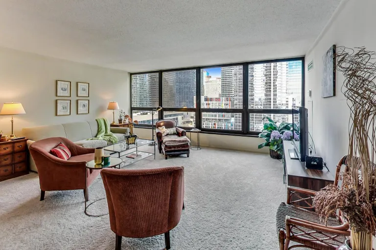 New York City Real Estate | View 360 E Randolph, 907 | room 5 | View 6
