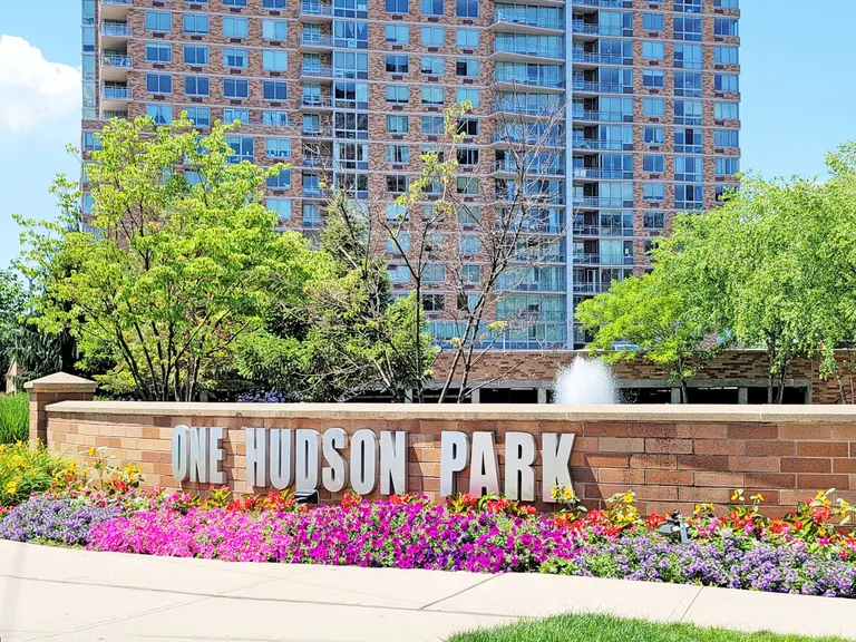 New York City Real Estate | View 706 Hudson Park | 2 Beds, 2 Baths | View 1