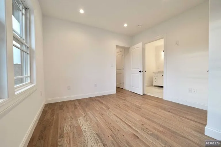 New York City Real Estate | View 231 Mountain Avenue | room 38 | View 39