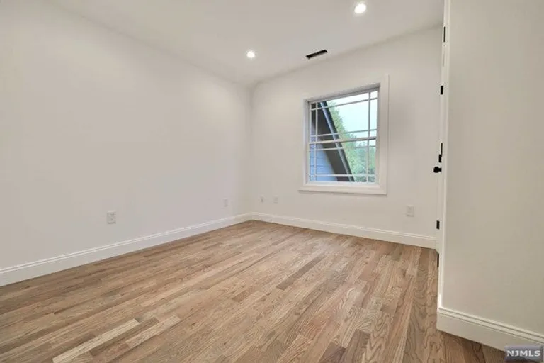 New York City Real Estate | View 231 Mountain Avenue | room 40 | View 41