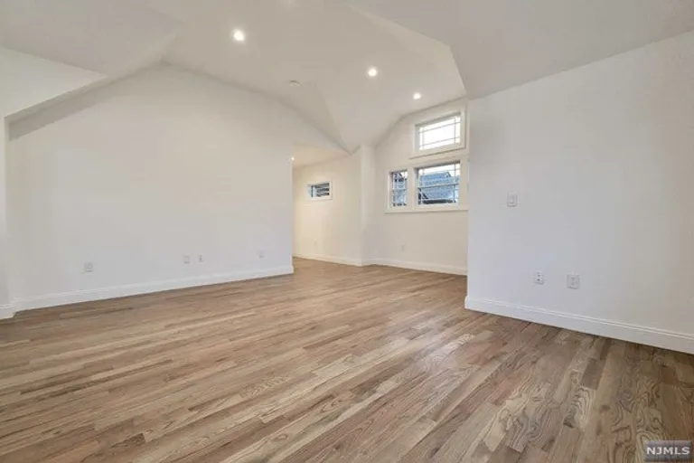 New York City Real Estate | View 231 Mountain Avenue | room 19 | View 20