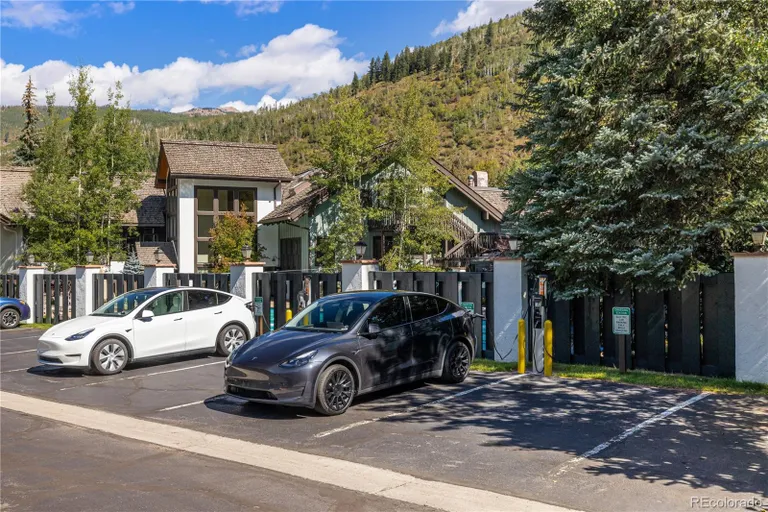 Denver Real Estate | View 4770 Bighorn Road Unit# B4 | room 32 | View 33