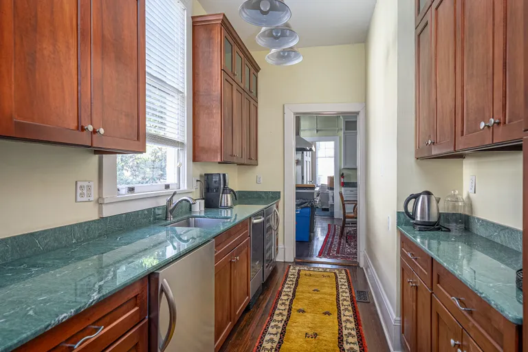 Savannah Real Estate | View 18 East 34th Street | room 16 | View 17