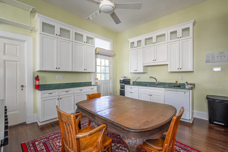 Savannah Real Estate | View 18 East 34th Street | room 20 | View 21