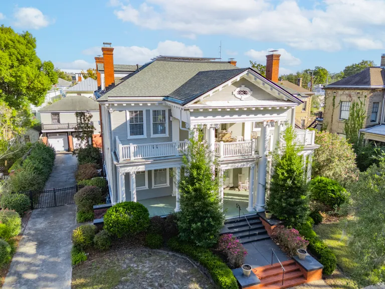 Savannah Real Estate | View 18 East 34th Street | room 2 | View 3