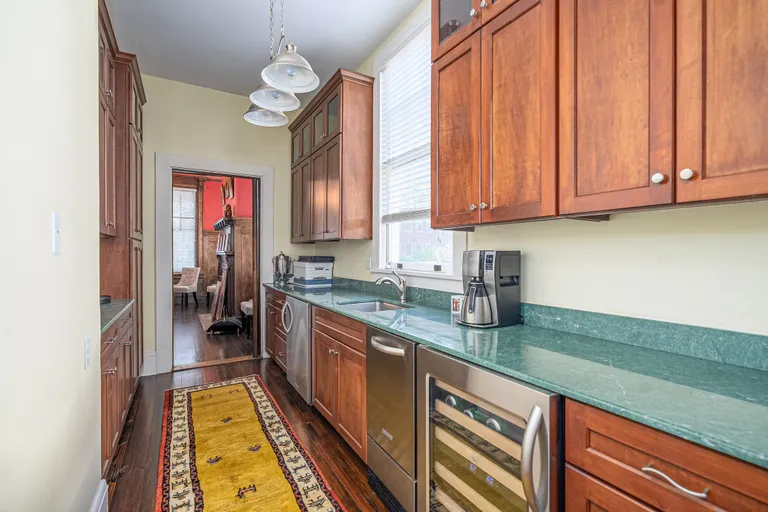 Savannah Real Estate | View 18 East 34th Street | room 17 | View 18