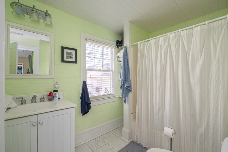 Savannah Real Estate | View 18 East 34th Street | room 44 | View 45