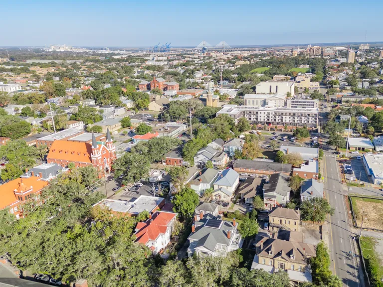 Savannah Real Estate | View 18 East 34th Street | room 3 | View 4