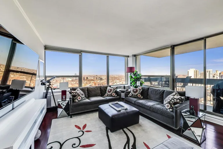 New York City Real Estate | View 1360 N Sandburg, 2812C | room 1 | View 2