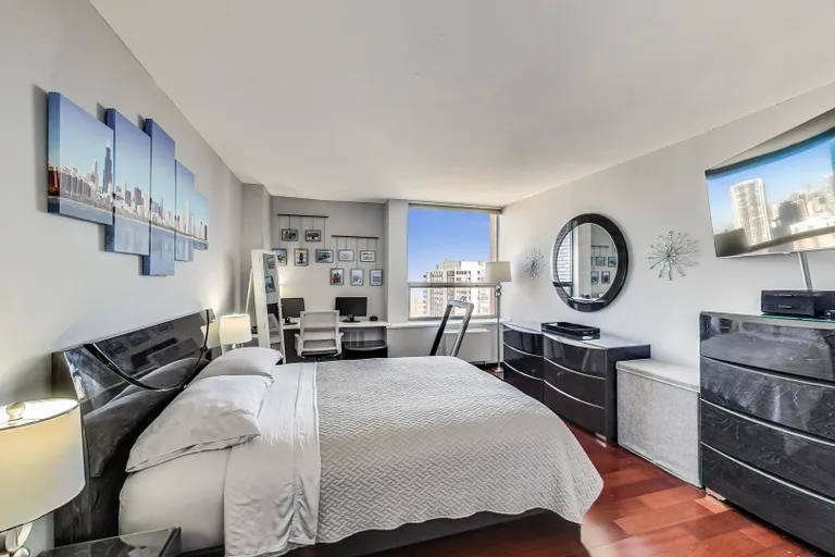 New York City Real Estate | View 1360 N Sandburg, 2812C | room 17 | View 18
