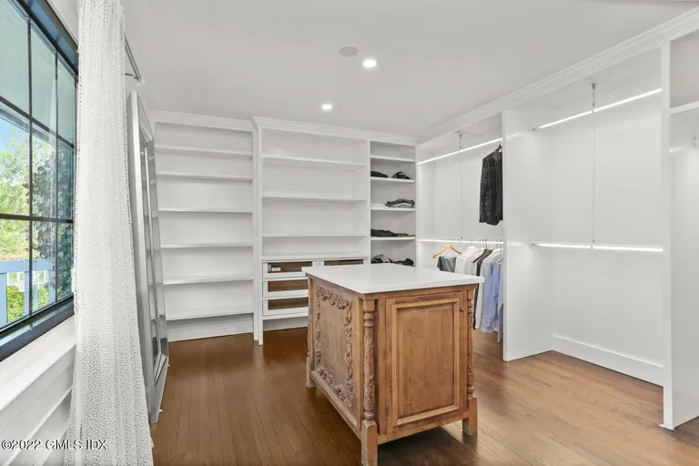 New York City Real Estate | View 84 Meadow Road | room 20 | View 21