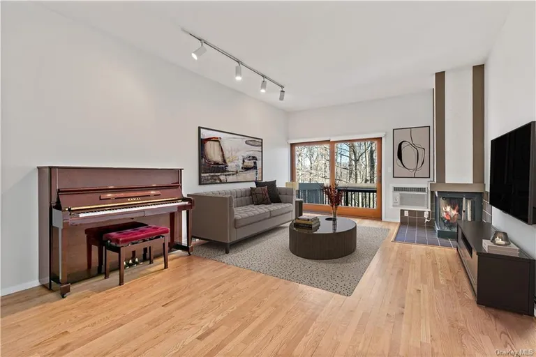 New York City Real Estate | View 21 Deerfoot Lane | room 2 | View 3