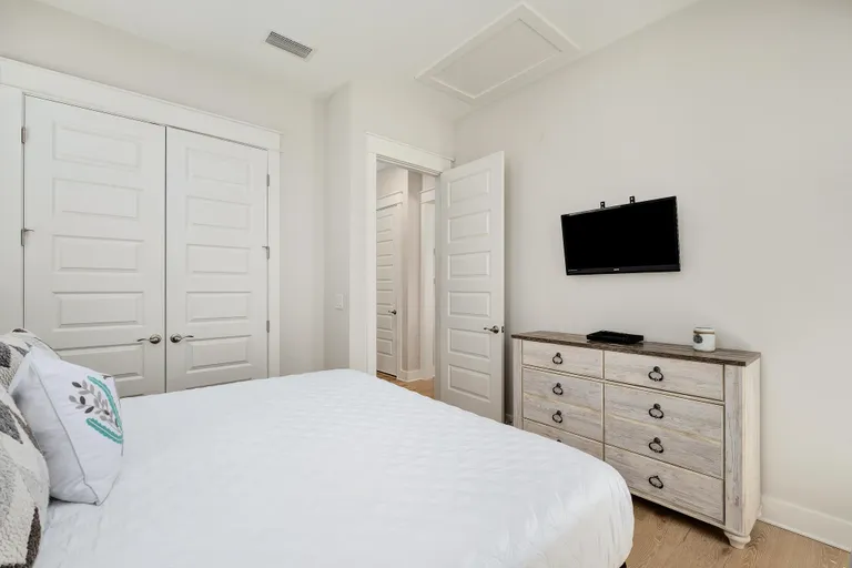 New York City Real Estate | View 43 E Pine Lands Loop C | room 15 | View 16