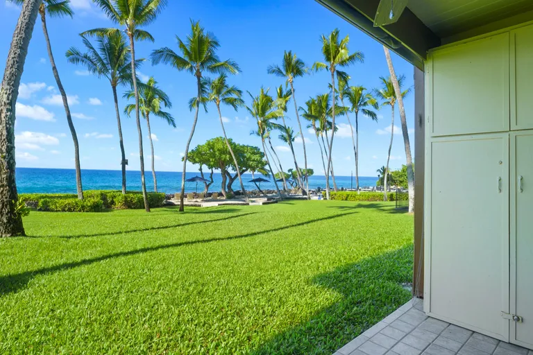 New York City Real Estate | View 75-6100 Alii Dr #E3 | 002 | View 2