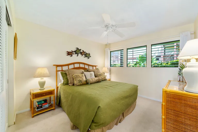 New York City Real Estate | View 75-6100 Alii Dr #E3 | 021 | View 15