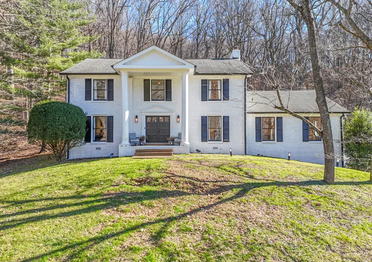 Nashville, TN Real Estate | View 5552 Hillview Dr | 5 Beds, 3 Baths | View 1