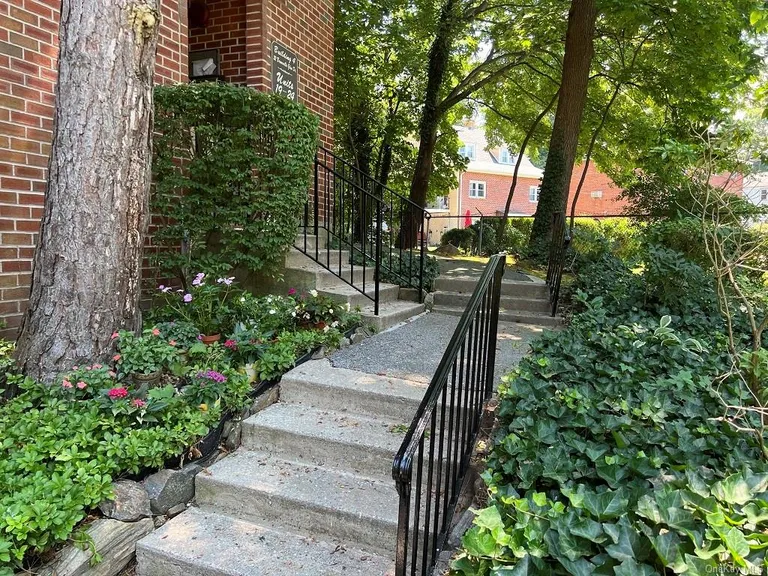New York City Real Estate | View 22 Bronxville Glen Drive #24 | room 1 | View 2