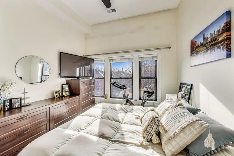 New York City Real Estate | View 1504 W Roscoe, 3W | room 10 | View 11
