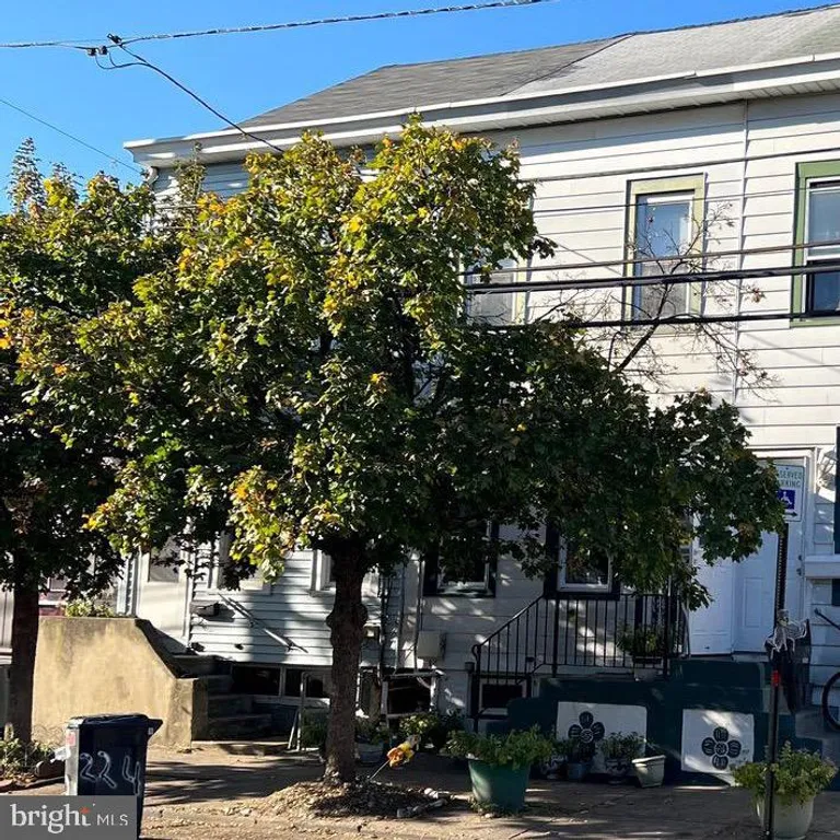 Central NJ/Bucks County, PA Real Estate | View 222 Landing Street | 3 Beds, 1 Bath | View 1