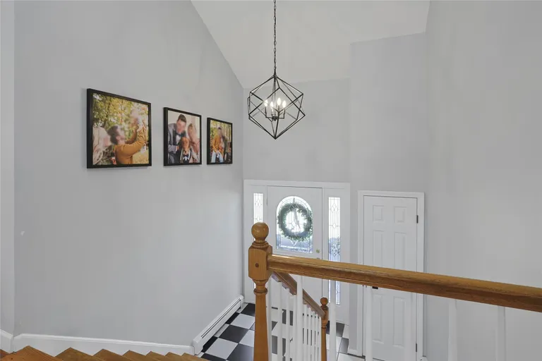 Westchester Real Estate | View 29 Maple Moor Lane | room 4 | View 5