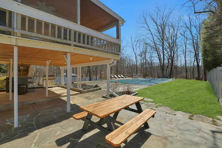 Westchester Real Estate | View 29 Maple Moor Lane | room 41 | View 42