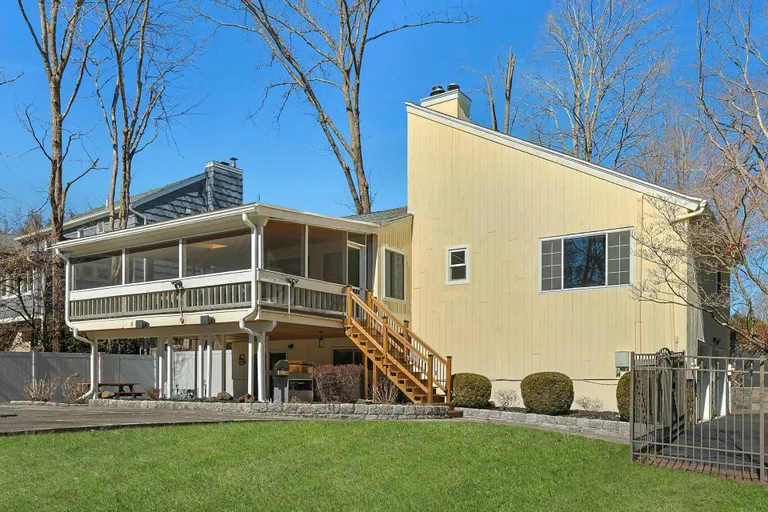 Westchester Real Estate | View 29 Maple Moor Lane | room 43 | View 44