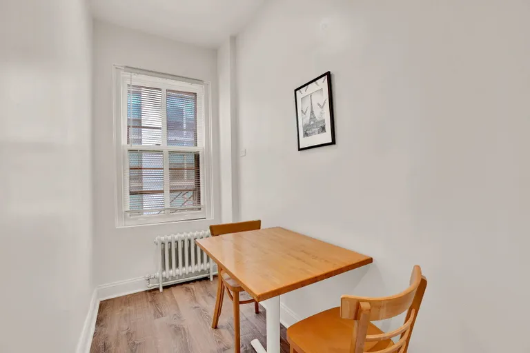 New York City Real Estate | View 1100 N Lasalle, 1211 | room 5 | View 6
