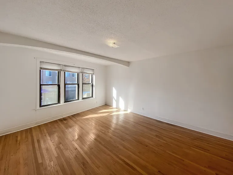 New York City Real Estate | View 6615 N Clark, 2R | room 1 | View 2