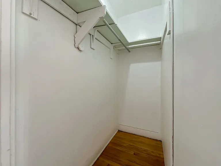 New York City Real Estate | View 6615 N Clark, 2R | room 5 | View 6