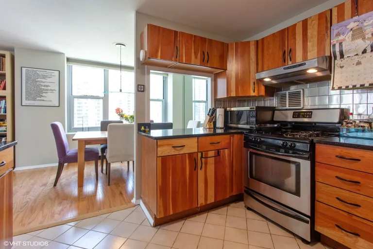 New York City Real Estate | View 400 E Randolph, 2330 | room 3 | View 4