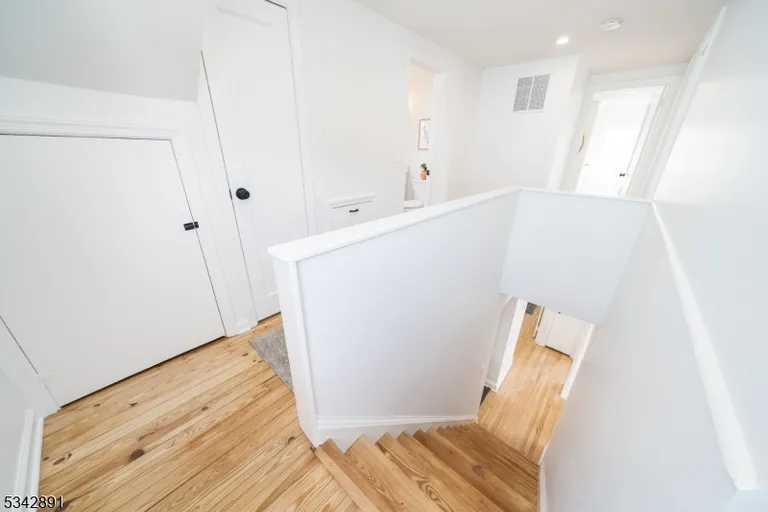 Jersey City/Hoboken Real Estate | View 72 Emerson St | room 18 | View 19