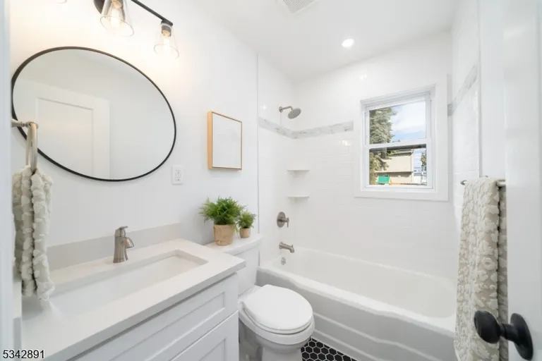 Jersey City/Hoboken Real Estate | View 72 Emerson St | room 12 | View 13