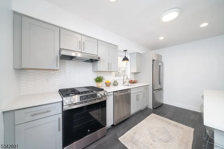 Jersey City/Hoboken Real Estate | View 72 Emerson St | room 7 | View 8
