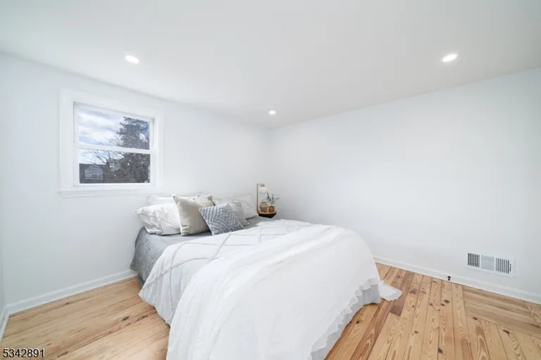 Jersey City/Hoboken Real Estate | View 72 Emerson St | room 24 | View 25