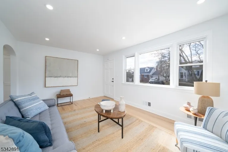 Jersey City/Hoboken Real Estate | View 72 Emerson St | room 4 | View 5
