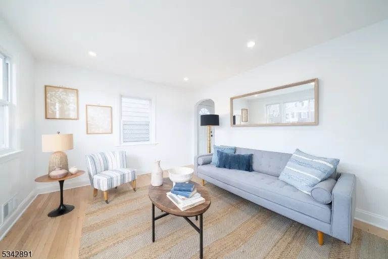 Jersey City/Hoboken Real Estate | View 72 Emerson St | room 2 | View 3