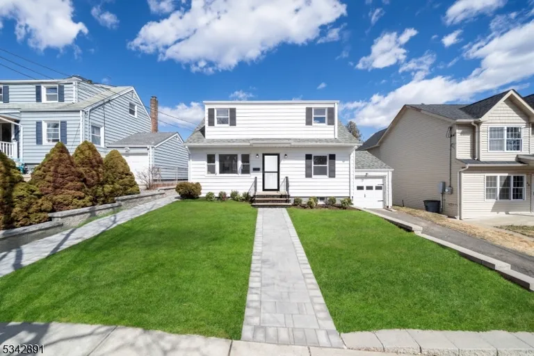 Jersey City/Hoboken Real Estate | View 72 Emerson St | 5 Beds, 2 Baths | View 1