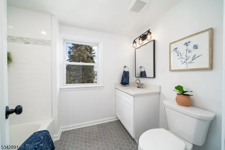 Jersey City/Hoboken Real Estate | View 72 Emerson St | room 19 | View 20