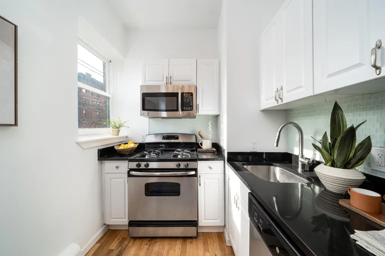 New York City Real Estate | View 76 Bright St Unit# 2L | room 3 | View 4