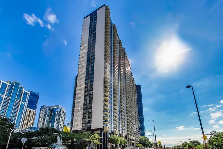 Chicago Real Estate | View 400 E Randolph, 3628 | 1 Bed, 1 Bath | View 1