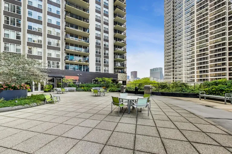 Chicago Real Estate | View 400 E Randolph, 3628 | room 28 | View 29