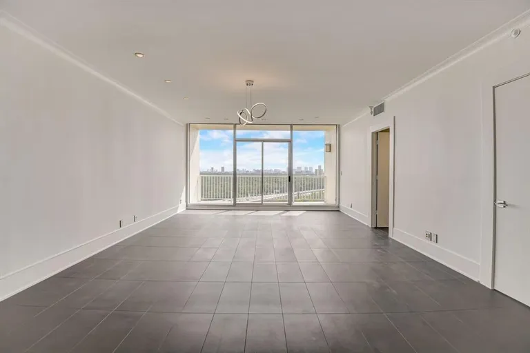 New York City Real Estate | View 121 N Post Oak Lane #1805 | room 19 | View 20