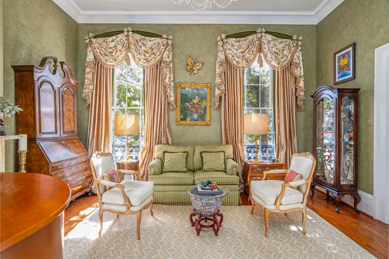 Savannah Real Estate | View 108 West Harris Street | room 4 | View 5