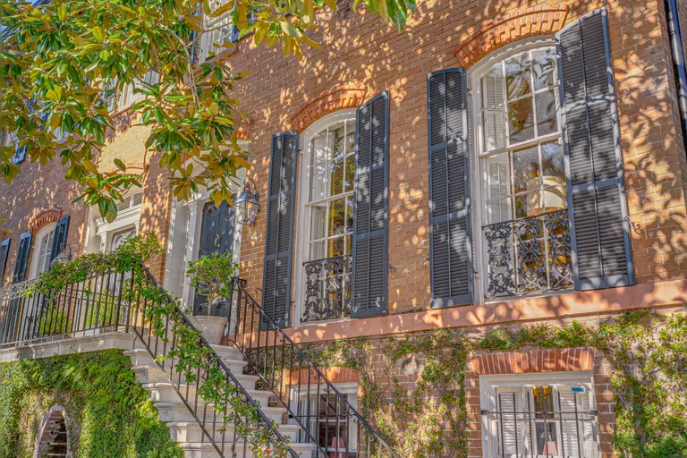 Savannah Real Estate | View 108 West Harris Street | room 2 | View 3
