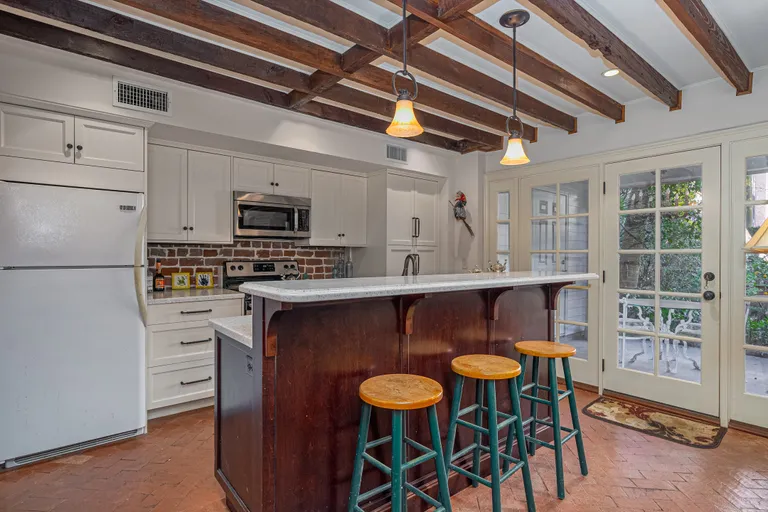 Savannah Real Estate | View 108 West Harris Street | room 31 | View 32