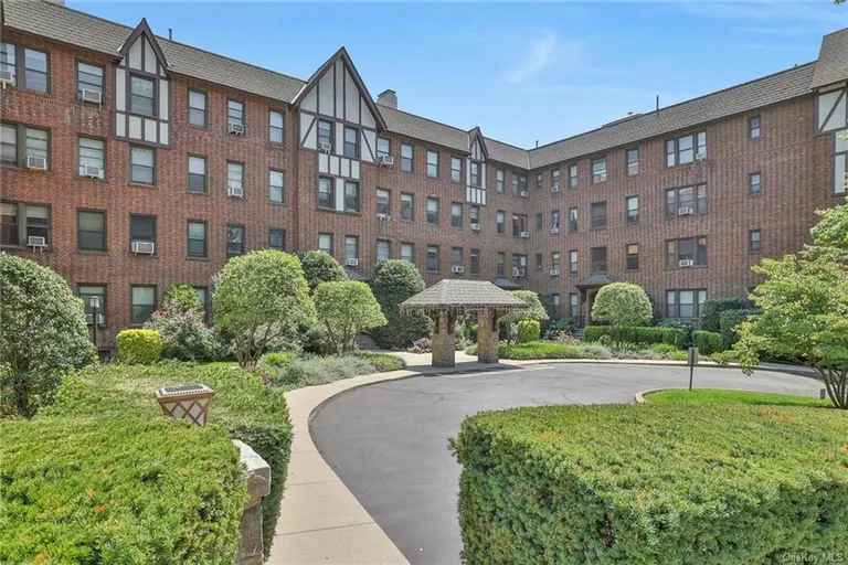 New York City Real Estate | View 240 Bronxville Road #B3 | room 1 | View 2