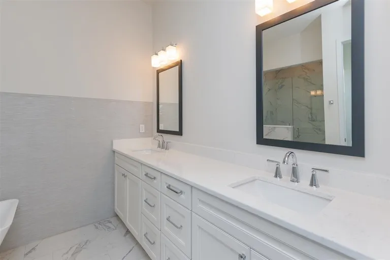 New York City Real Estate | View 470 Hazelnut Ct Unit#26F | 14-Master Bathroom | View 14