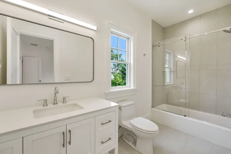 New York City Real Estate | View 21 Park Avenue | Full Bath | View 34
