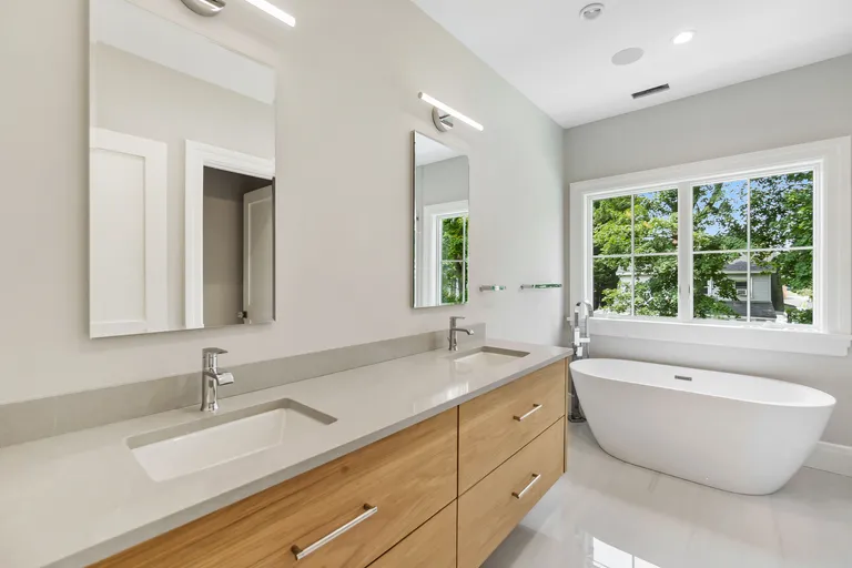 New York City Real Estate | View 21 Park Avenue | Primary Bath | View 24